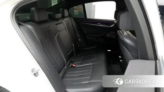 BMW 5 Series (G30) 2022 Белый из Кореи, фото 3