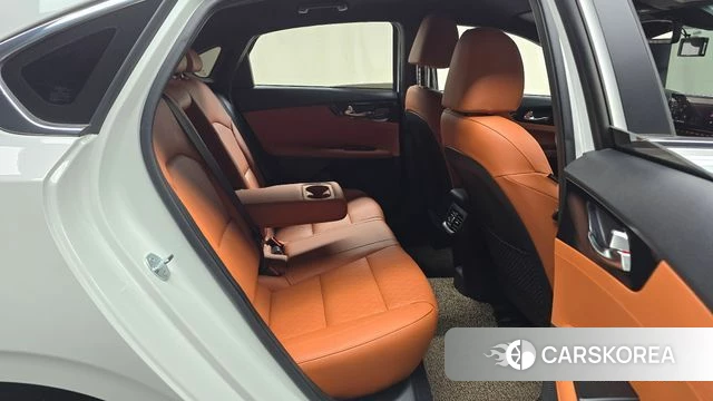 Kia The New K3 2nd generation 2024 Белый из Кореи, фото 3