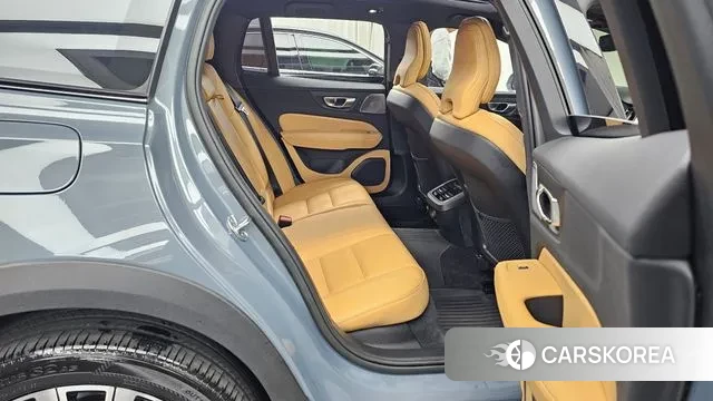 Volvo V60 Cross-Country 2nd Generation 2023 Серый из Кореи, фото 3