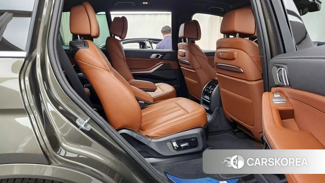 BMW X7 (G07) 2025 Песочный из Кореи, фото 3