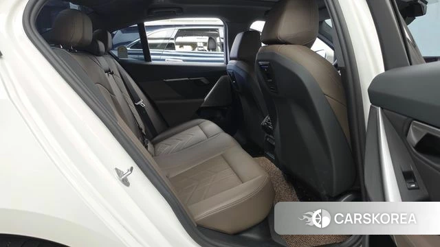 BMW 5 Series (G60) 2025 Белый из Кореи, фото 3