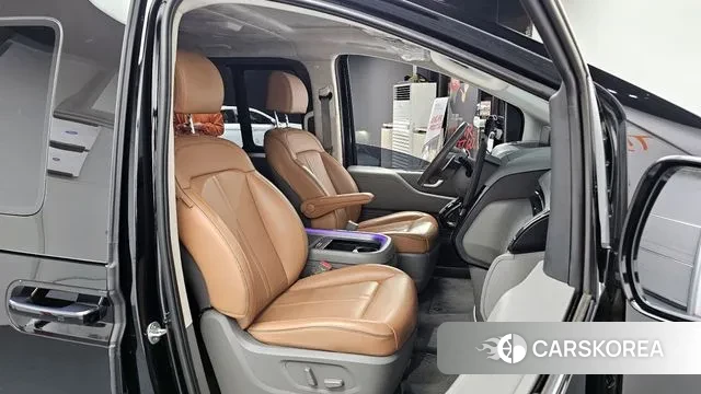 Hyundai Staria 2023 Черный из Кореи, фото 3