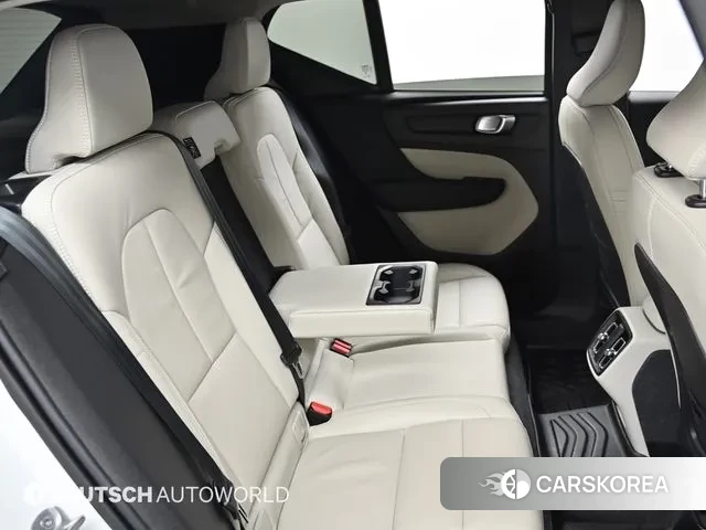 Volvo XC40 2023 Белый из Кореи, фото 3