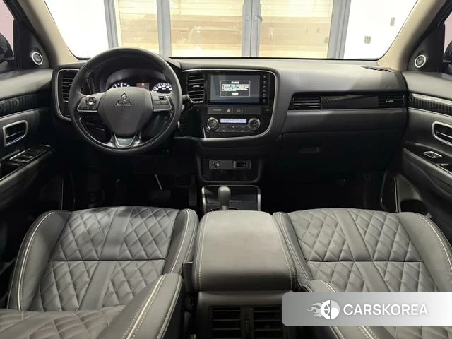 Mitsubishi  Outlander 2022 Белый из Китая, фото 3