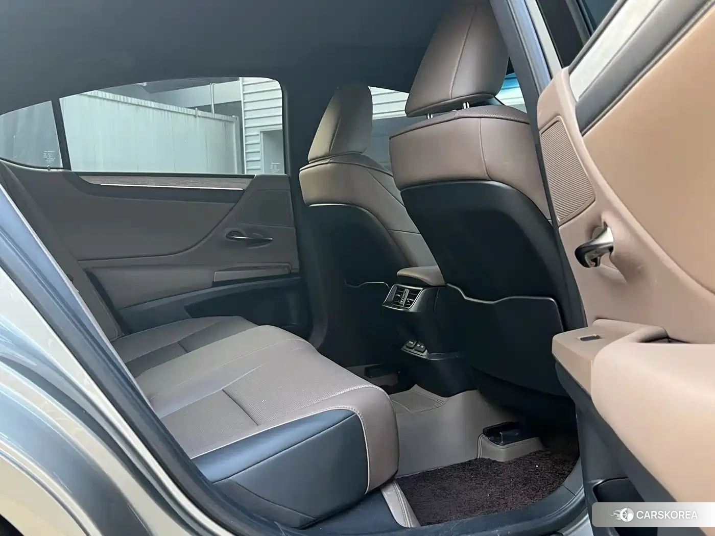 Lexus ES 2024 Silver/gray из Китая, фото 4