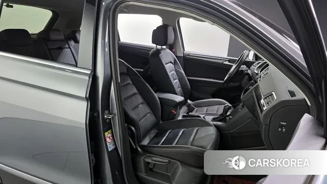 Volkswagen Tiguan second Generation 2020 Серый из Кореи, фото 3