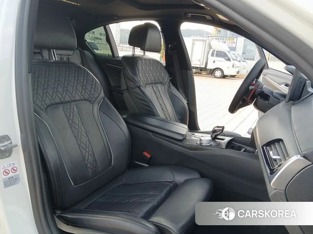 BMW 5 Series (G30) 2018 Белый из Кореи, фото 3