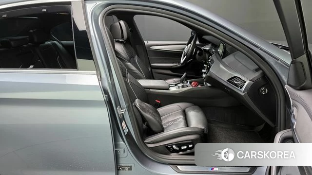 BMW 5 Series (G30) 2019 Серебристо-серый из Кореи, фото 3