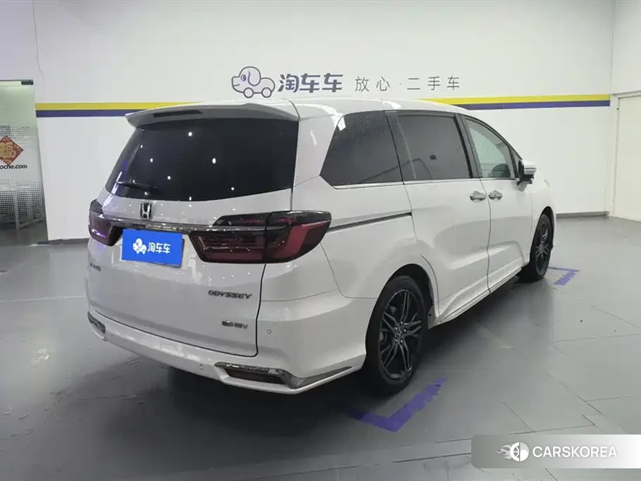 Honda Odyssey 2023 Белый из Китая, фото 3