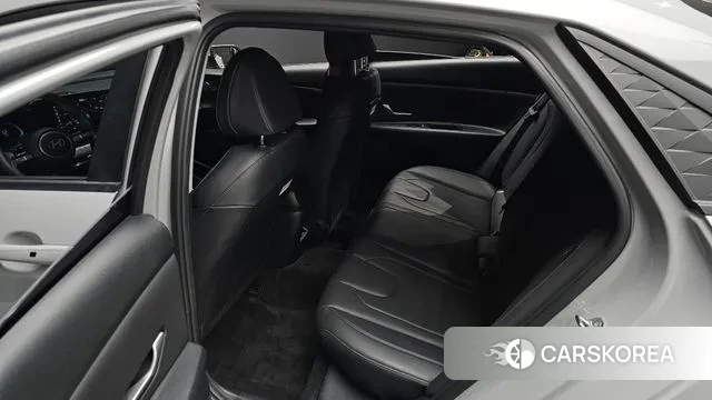 Hyundai The New Avante (CN7) 2024 Серебристо-серый из Кореи, фото 3