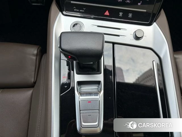Audi Q6 2024 Черный из Китая, фото 3