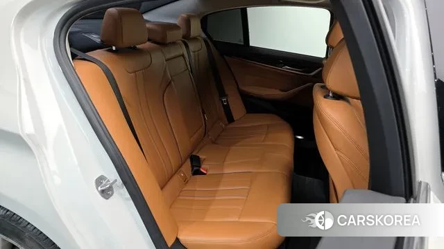 BMW 5 Series (G30) 2018 Белый из Кореи, фото 3