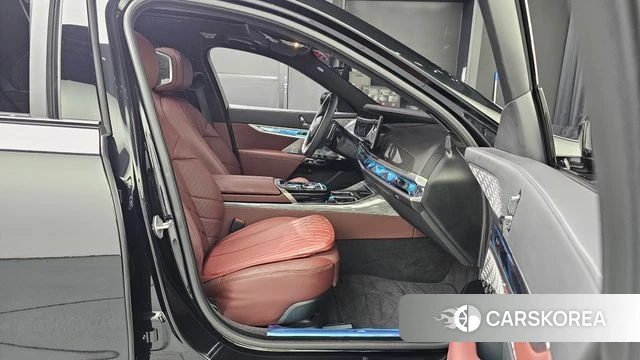 BMW 7 Series (G70) 2025 Черный из Кореи, фото 3