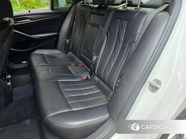 BMW 5 Series (G30) 2018 Белый из Кореи, фото 3