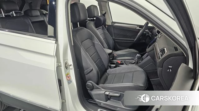 Volkswagen Tiguan Allspace 2022 Белый из Кореи, фото 3