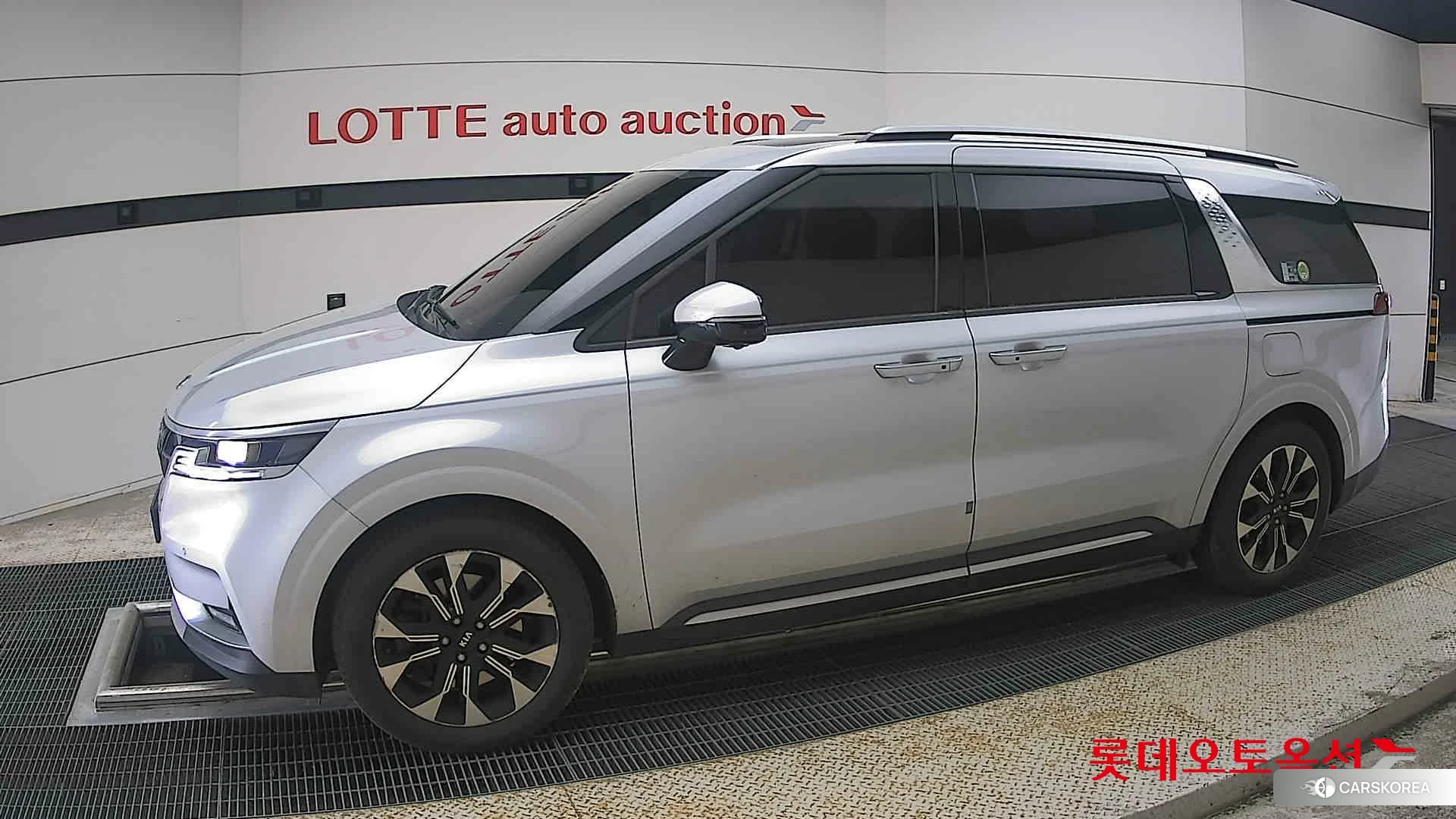 Kia Carnival 2021 Silky Silver из Кореи, фото 3