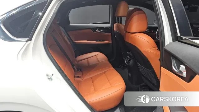 Kia The New K3 2nd generation 2022 Белый из Кореи, фото 3