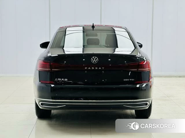 Volkswagen Passat 2023 Черный из Китая, фото 3