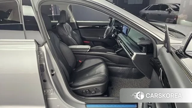 Hyundai Grandeur (GN7) 2024 Серебристо-серый из Кореи, фото 3