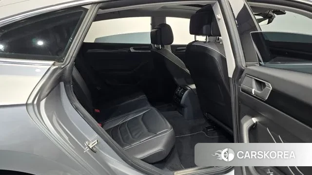 Volkswagen Arteon 2022 Серебристо-серый из Кореи, фото 3