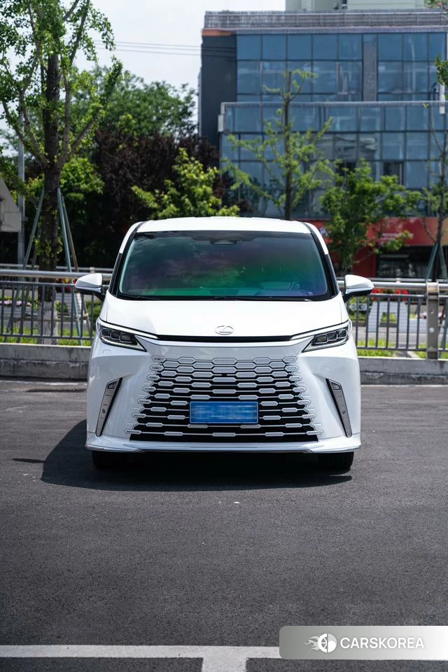 Lexus LM 2024 Белый из Китая, фото 3