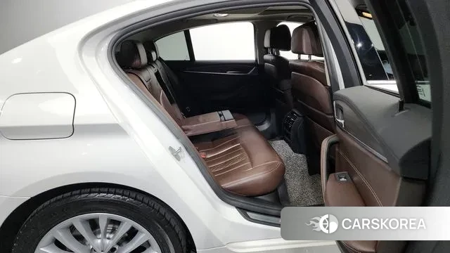 BMW 5 Series (G30) 2018 Белый из Кореи, фото 3