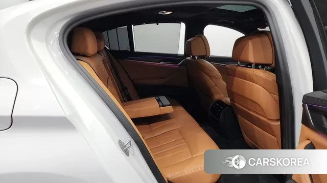 BMW 5 Series (G30) 2022 Белый из Кореи, фото 3