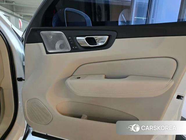 Volvo XC60 second Generation 2026 Белый из Кореи, фото 3