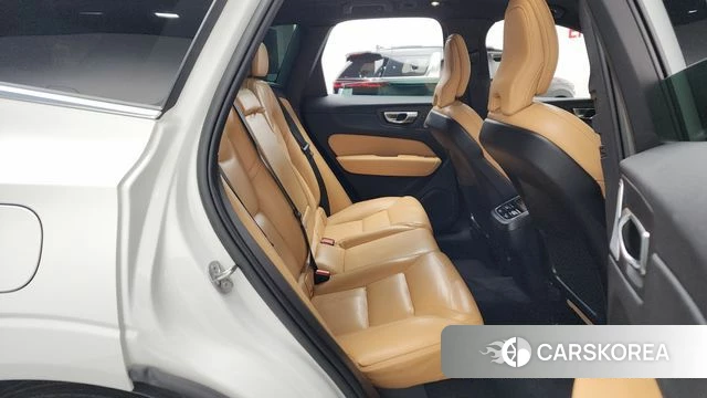 Volvo XC60 second Generation 2023 Белый из Кореи, фото 3