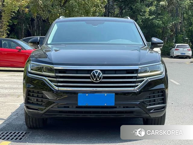 Volkswagen Touareg 2021 Черный из Китая, фото 3