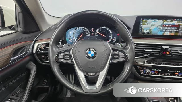BMW 5 Series (G30) 2018 Белый из Кореи, фото 3