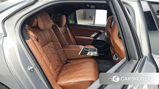 BMW 7 Series (G70) 2023 Серый из Кореи, фото 3