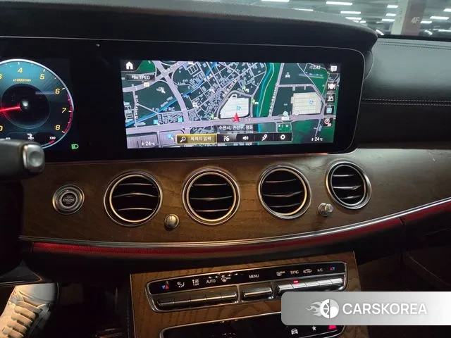 Mercedes-Benz E-Class W213 2022 Белый из Кореи, фото 3