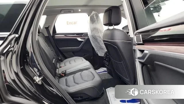 Volkswagen Touareg 3rd generation 2025 Черный из Кореи, фото 3