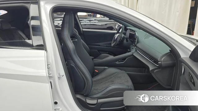 Hyundai The New Avante (CN7) 2024 Белый из Кореи, фото 3