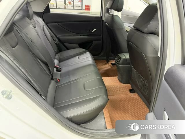 Hyundai Elantra 2023 Белый из Китая, фото 3