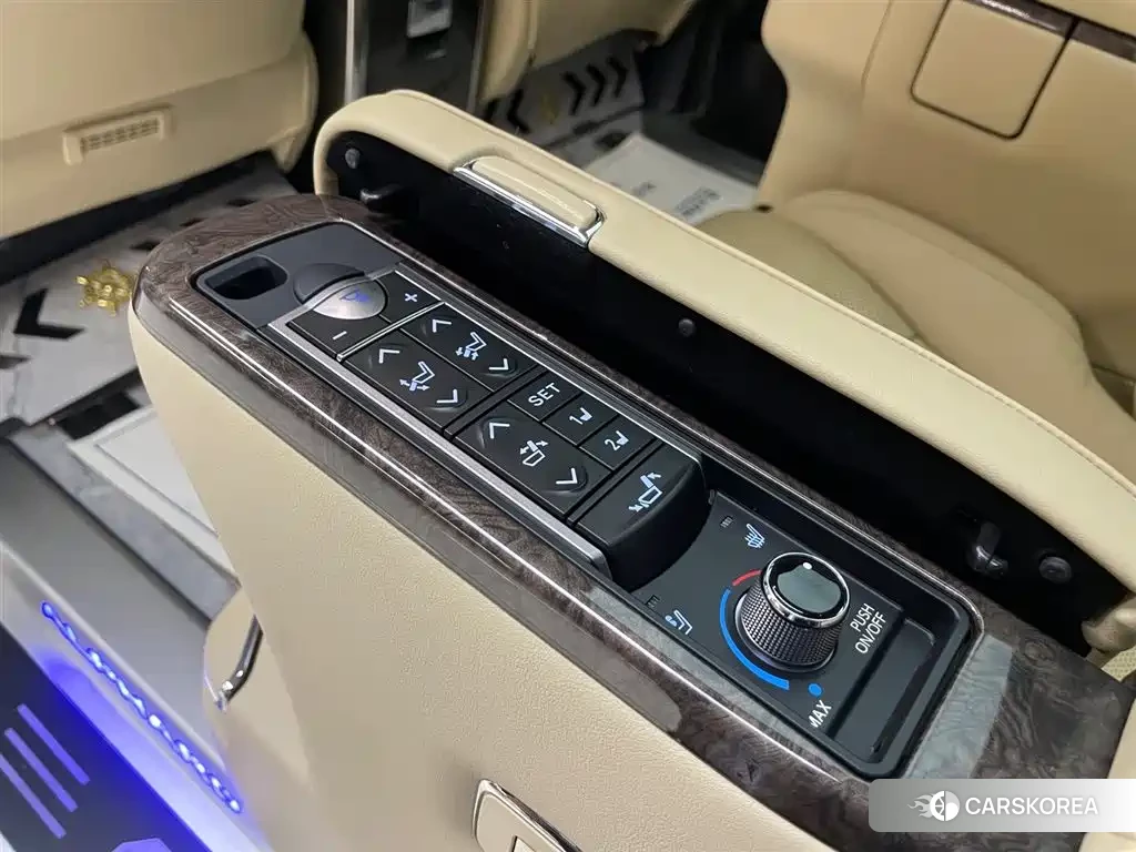 Toyota Elfa 2023 Белый из Китая, фото 3