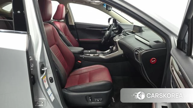 Lexus NX300h 2018 Серебряный из Кореи, фото 3