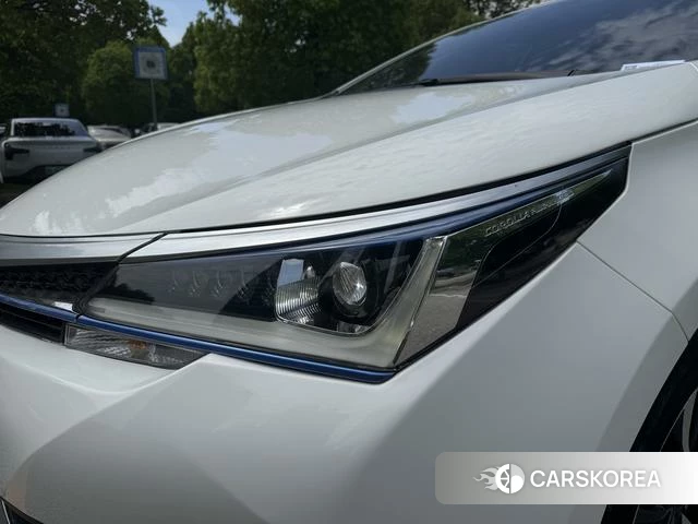 Toyota Corolla dual engine E+ 2022 Белый из Китая, фото 3