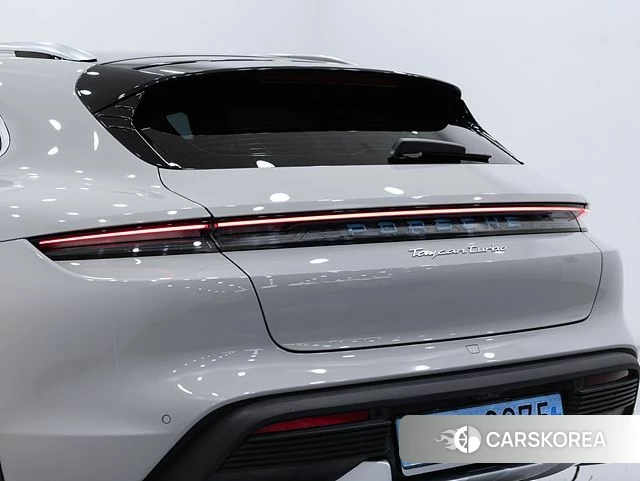 Porsche Taycan 2023 Жемчужный цвет из Кореи, фото 3