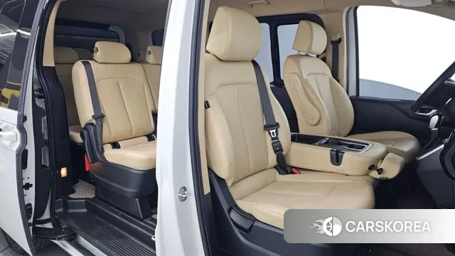 Hyundai Staria 2023 Белый из Кореи, фото 3