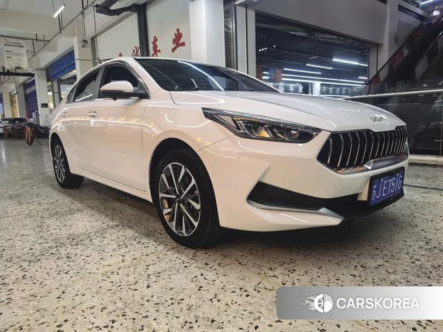 Kia K3 2022 Белый из Китая, фото 3