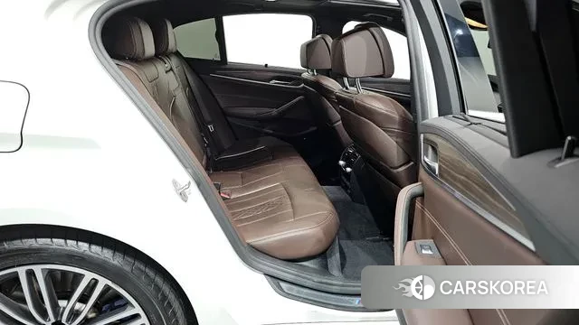 BMW 5 Series (G30) 2019 Белый из Кореи, фото 3