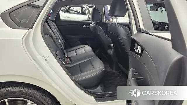 Kia The New K3 2nd generation 2023 Белый из Кореи, фото 3