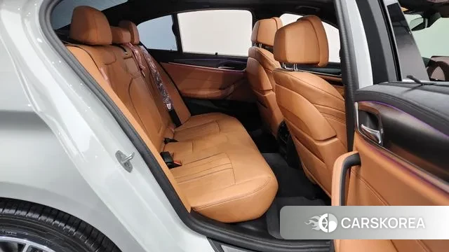 BMW 5 Series (G30) 2023 Белый из Кореи, фото 3