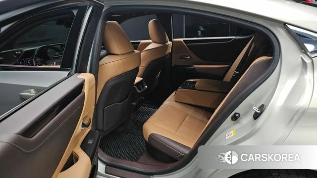 Lexus ES300h 7th generation 2019 Серебристо-серый из Кореи, фото 3