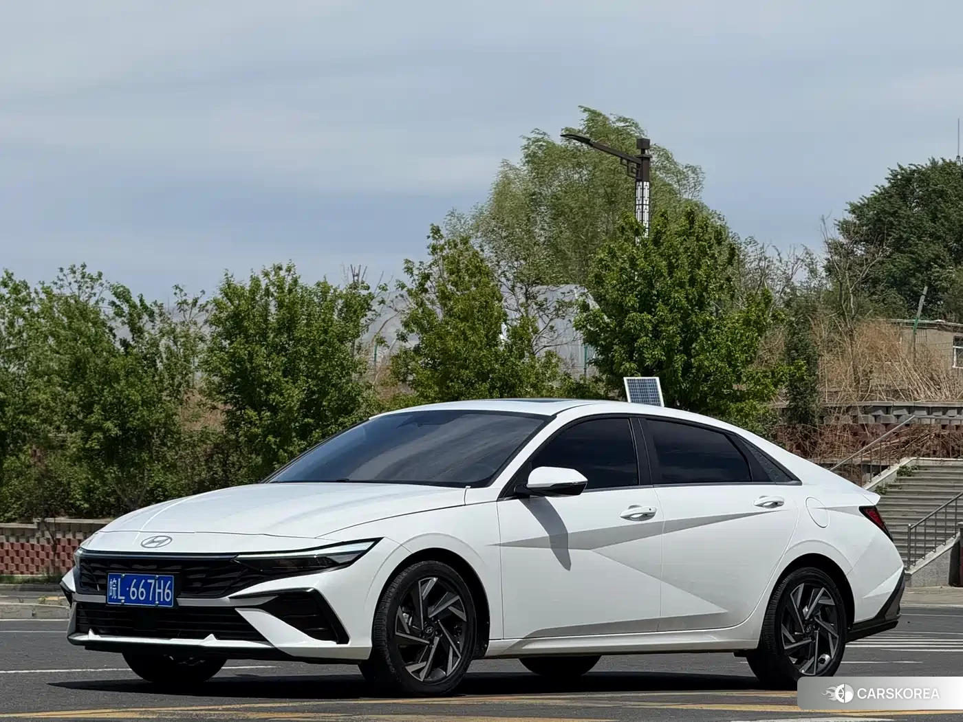 Hyundai Elantra 2023 Белый из Китая, фото 3
