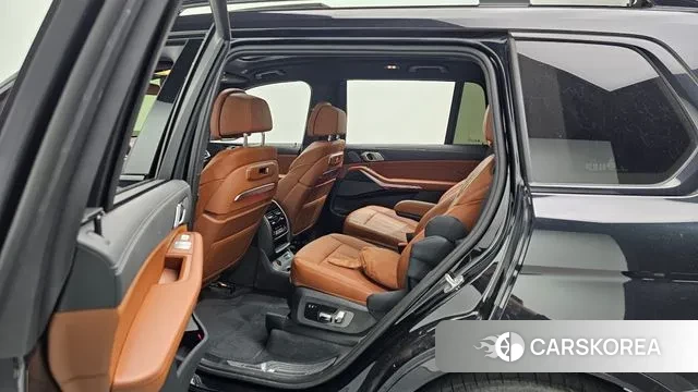 BMW X7 (G07) 2024 Черный из Кореи, фото 3