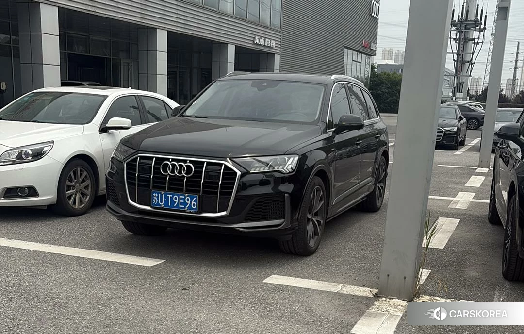 Audi Q7 2020 Черный из Китая, фото 3