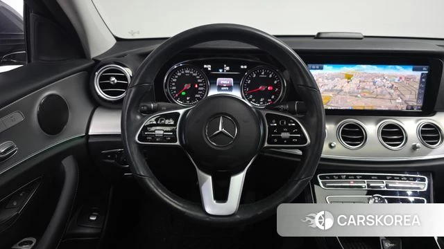 Mercedes-Benz E-Class W213 2018 Серый из Кореи, фото 3